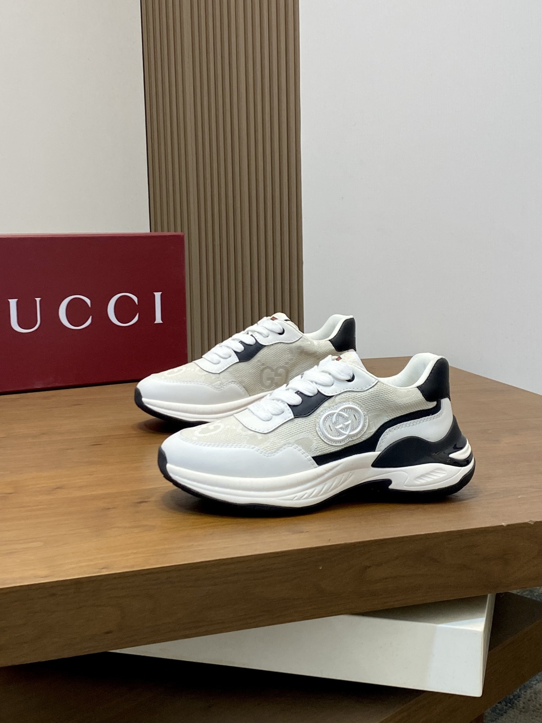 白黑Gucci老花老爹鞋